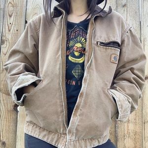 carhartt jacket ↬ perfectly worn & loved